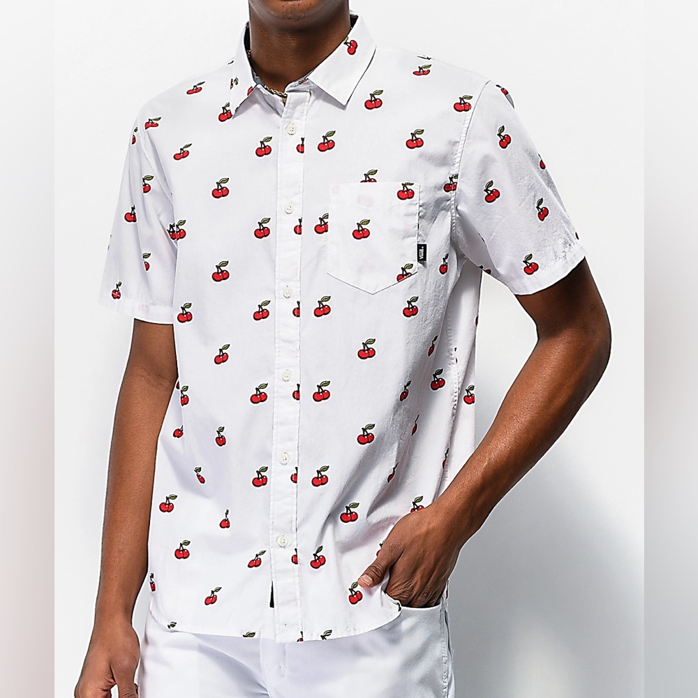 Size XL CLASSIC fit Vans Cherries Short Sleeve Button-Up Shirt